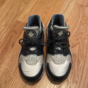 Nike Air Huarache Women’s Sneakers